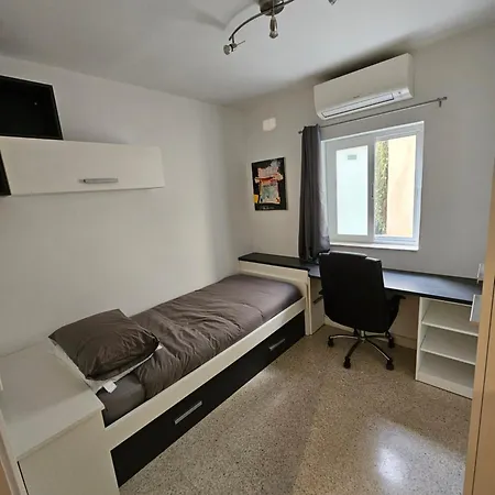 Apartment Gold Circle Court , #1 *